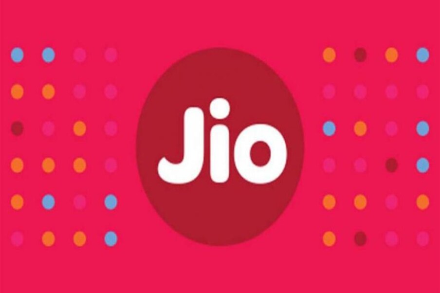  5. Jio Rs 199 Plan: రిలయెన్స్ జియో రూ.199 రీఛార్జ్ చేస్తే 28 రోజుల వేలిడిటీ లభిస్తుంది. రోజూ 1.5జీబీ డేటా చొప్పున వాడుకోవచ్చు 42జీబీ డేటా వాడుకోవచ్చు. ఇక వీటితో పాటు అన్‌లిమిటెడ్ కాల్స్ చేసుకోవచ్చు. రోజూ 100 ఎస్ఎంఎస్‌లు ఉచితం. జియో యాప్స్‌కి కాంప్లిమెంటరీ సబ్‌స్క్రిప్షన్ లభిస్తుంది. (ప్రతీకాత్మక చిత్రం)