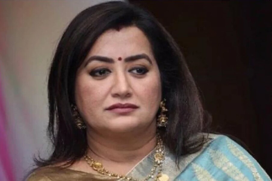  సుమలత కూడా ‘రచ్చ బండ’ తో పాటు ’బతుకు జట్కా బండి’ వంటి రియాలిటీ షోకు జడ్జ్‌గా వ్యవహరించారు. రాజకీయాలతో బిజీ  కారణంగా వాటికి విరామం ప్రకటించారు. (Twitter/Photo)