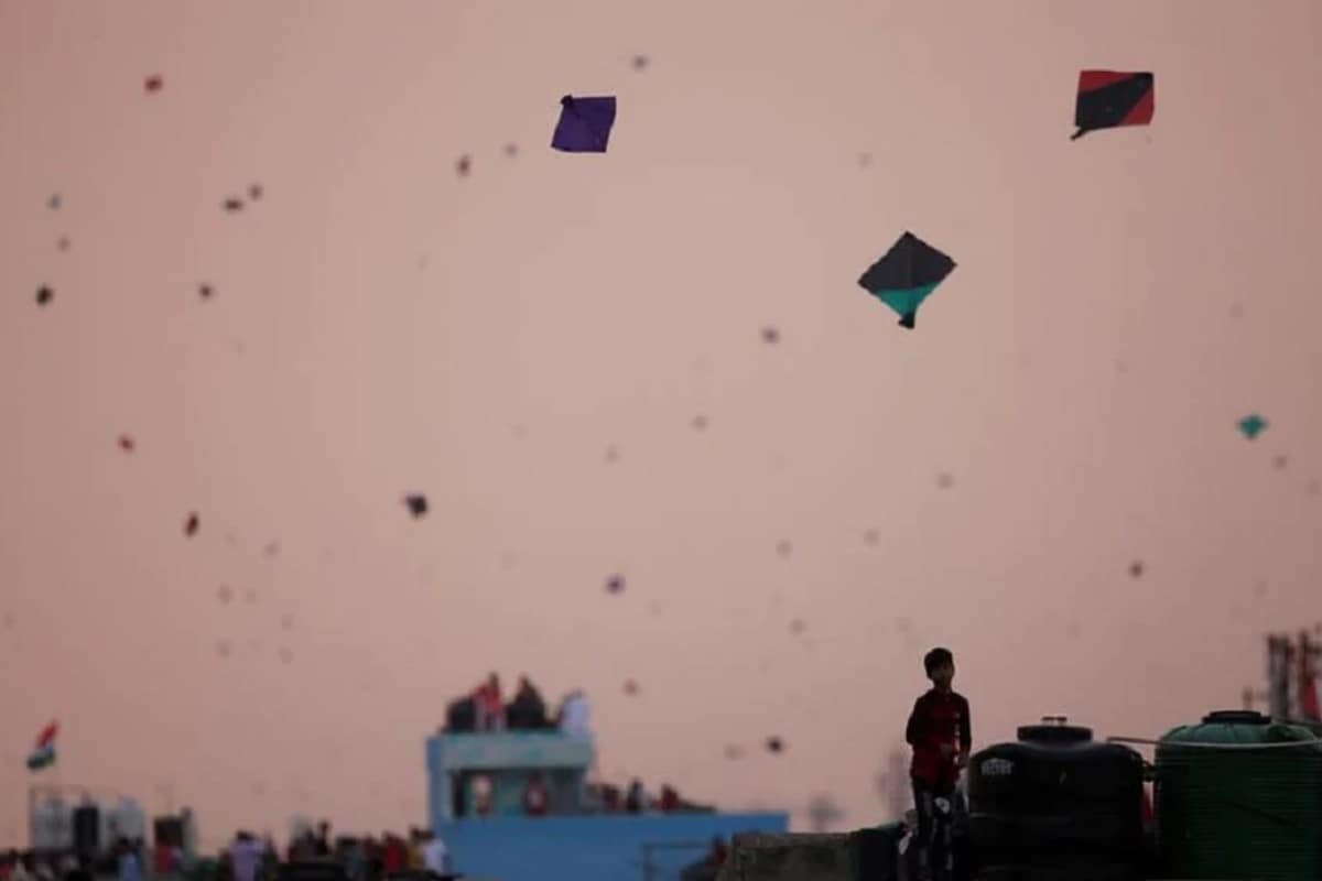 Kites, Pongal, Woman, Fall, Telangana, Telangana News, Building, Hospital, Sankratiri, accident, యువతి, గాలిపటం, పతంగులు, పతంగి, భవనం నుంచి, ప్రమాదం