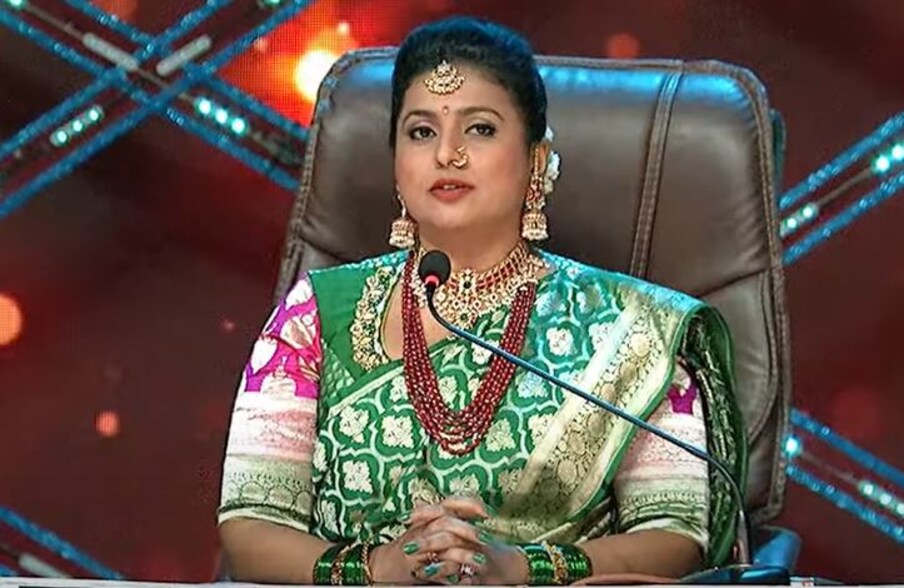  ఎమ్మెల్యే రోజా కూడా రచ్చబండతో పాటు జబర్ధస్త్ కామెడీ షోలకు జడ్జ్‌గా వ్యవహరిస్తున్నారు. దీంతో రచ్చబండతో పాటు పలు షోలు చేసి ఆకట్టుకున్న సంగతి తెలిసిందే కదా.  (MLA Roja/YouTube)