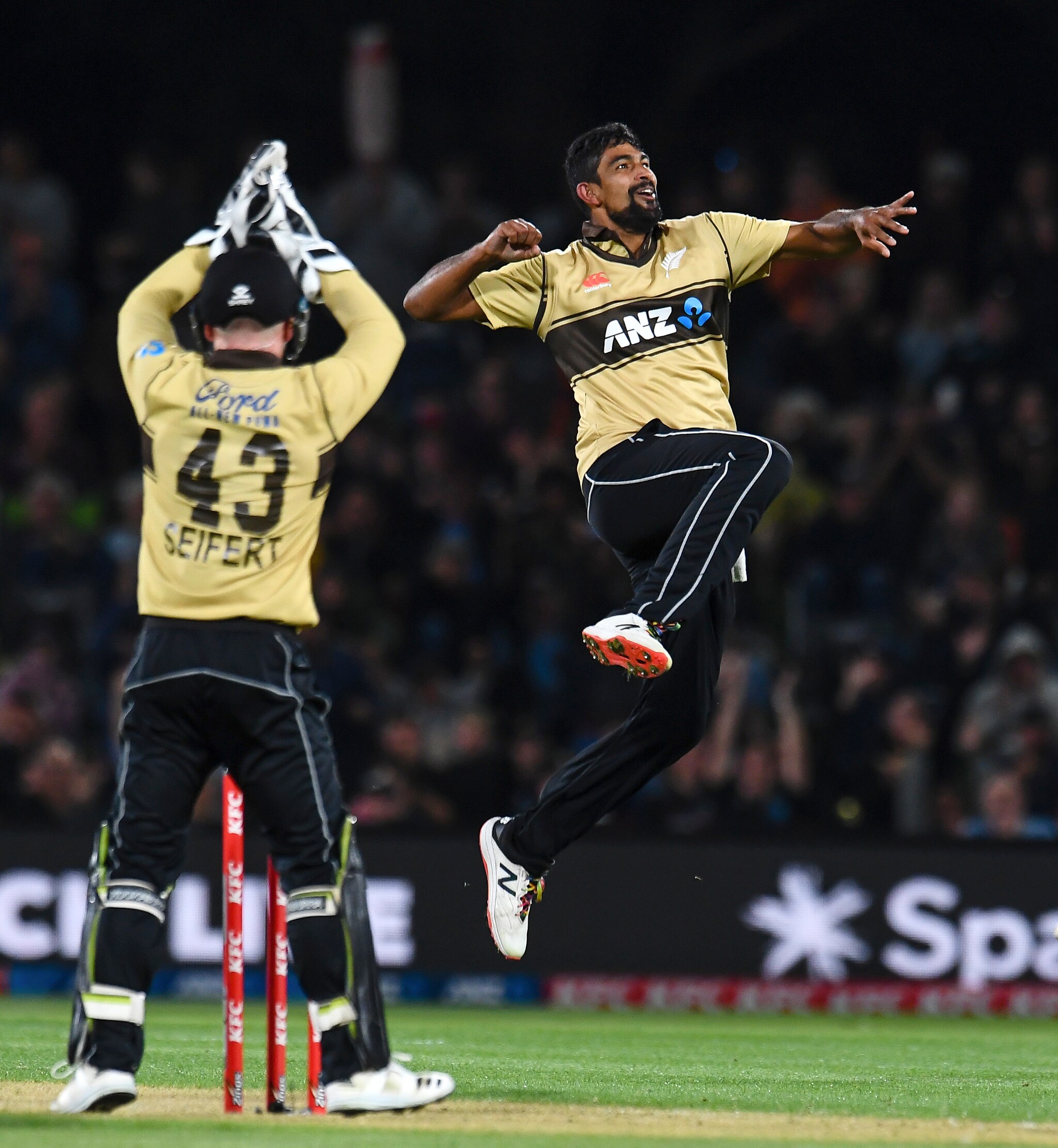  ఆస్ట్రేలియా, న్యూజిలాండ్ మధ్య జరిగిన టీ 20 మ్యాచ్‌ . (John Davidson/Photosport via AP)