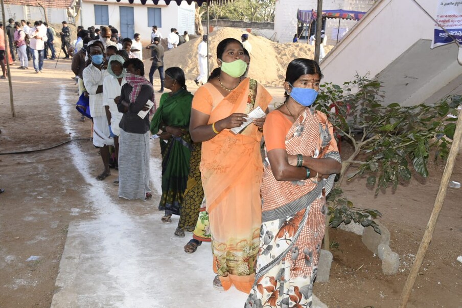  పశ్చిమగోదావరి జిల్లాలో 81.75 శాతం మంది పోలింగ్ నమోదైంది.