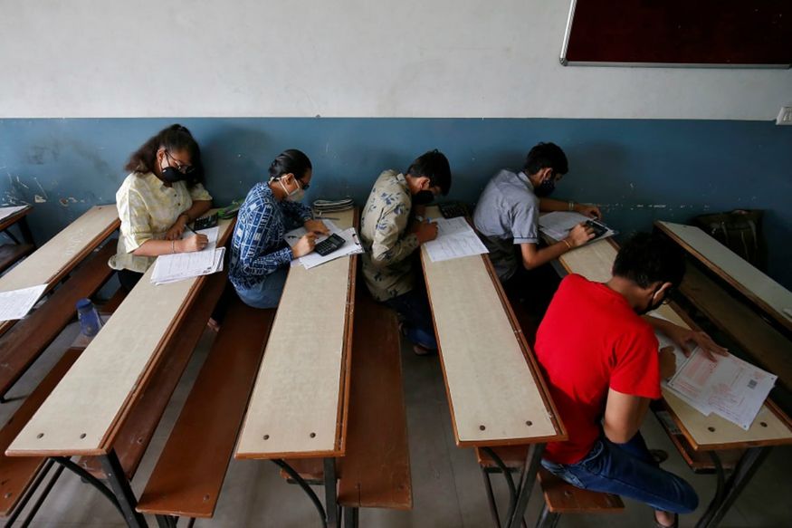  ఇప్పటికే కేంద్రం సీబీఎస్ఈ టెన్త్ పరీక్షలను రద్దు చేయగా, 12వ తరగతి పరీక్షలను వాయిదా వేసింది. విద్యార్థుల నుంచి విపరీతంగా డిమాండ్ రావడంతో నీట్ పీజీ పరీక్షను సైతం కేంద్రం వాయిదా వేస్తూ నిర్ణయం తీసుకుంది.(ప్రతీకాత్మక చిత్రం)