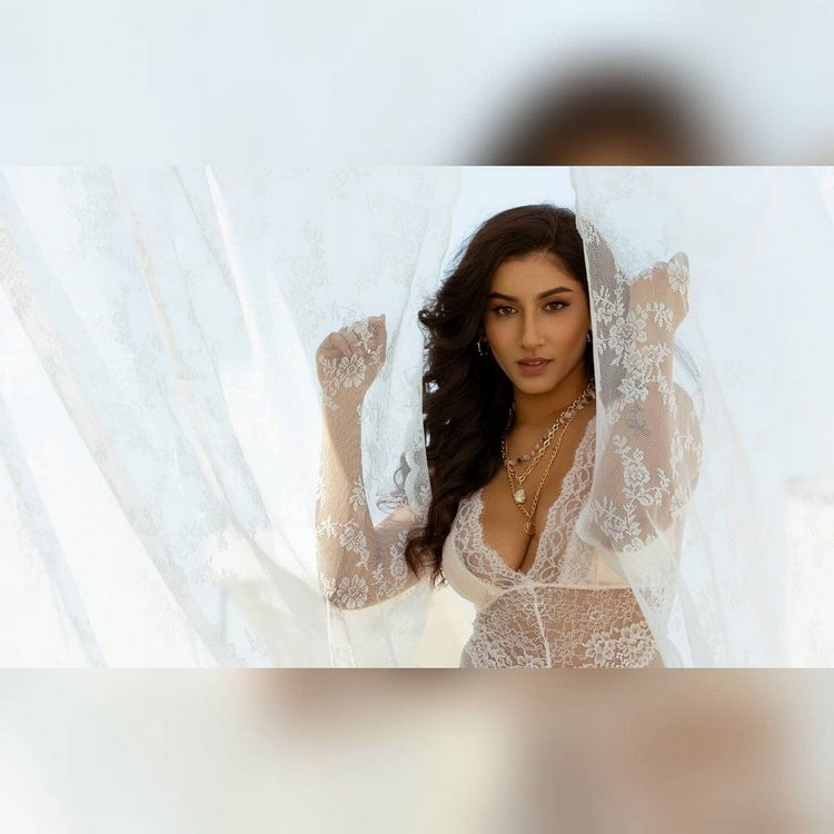  Anchor Vishnupriya : యాంకర్ విష్ణుప్రియ లేటెస్ట్ పిక్స్ Photo : Instagram