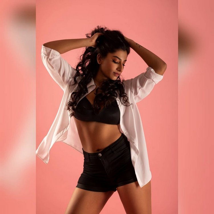  Anchor Vishnupriya : యాంకర్ విష్ణుప్రియ లేటెస్ట్ పిక్స్ Photo : Instagram