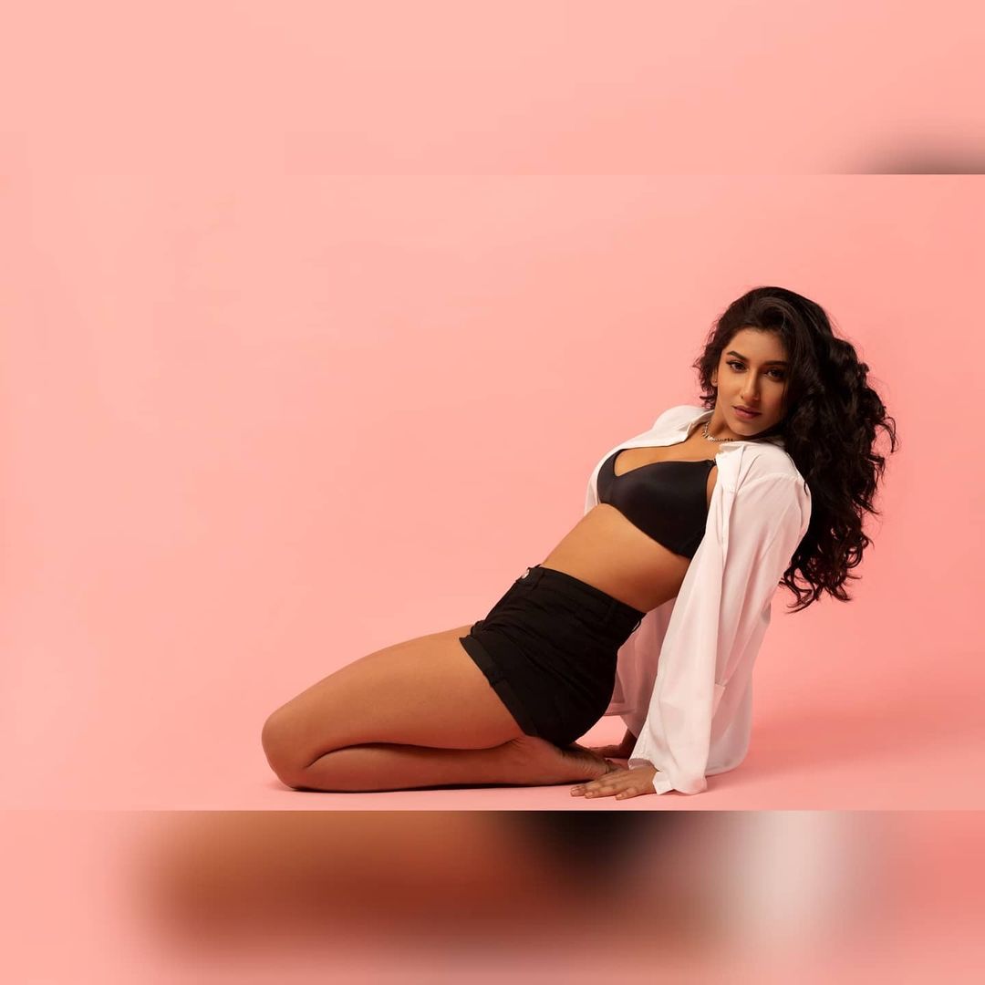  Anchor Vishnupriya : యాంకర్ విష్ణుప్రియ లేటెస్ట్ పిక్స్ Photo : Instagram