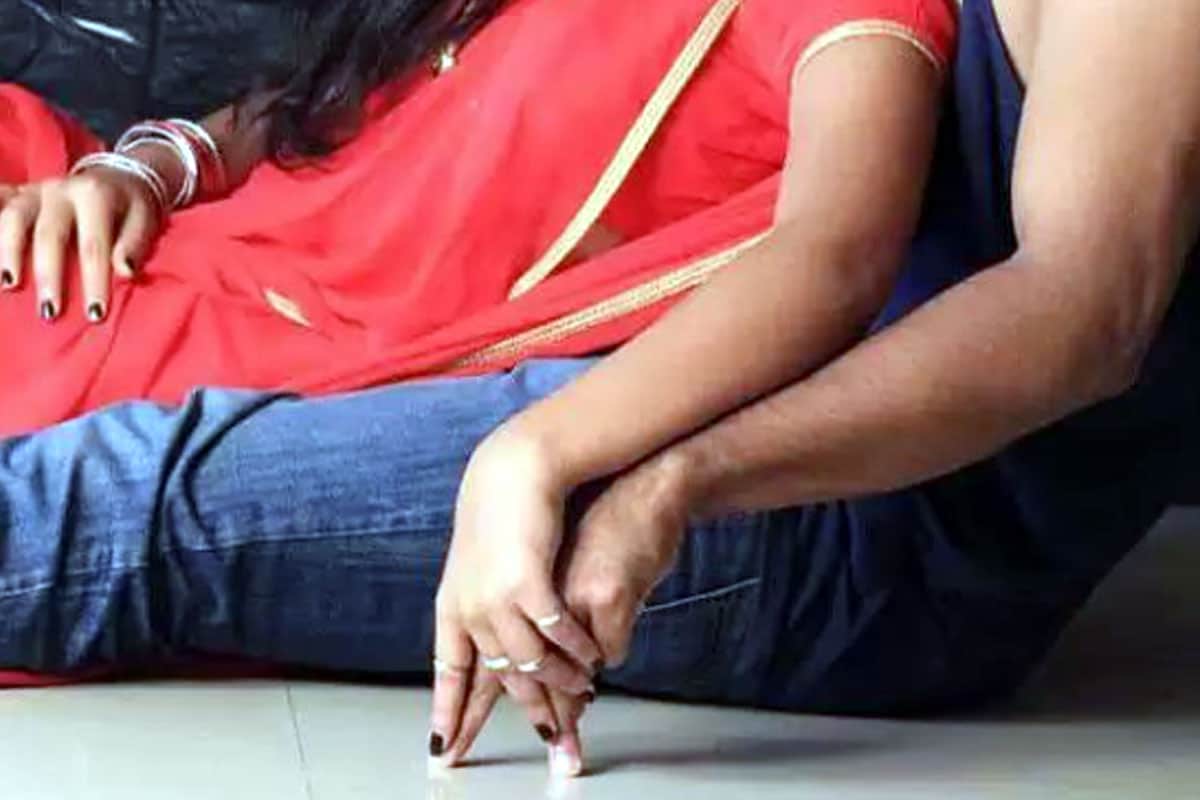  ప్రియుడు నాగూర్‌ పాట్నాలో వ్యాపారం చేసేవాడు. కానీ అప్పుడప్పుడు మధ్యమధ్యలో కుసుమ కోసం బేగూసరాయ్ లోని ఆమె తల్లిగారింటికి వచ్చి ఆమెను కలిసి వెళ్లేవాడని స్థానికులు చెప్తున్నారు. గతవారం కూడా నాగూర్ బేగూసరాయ్ వచ్చాడు. అయితే వీరిద్దరూ కలిసేందుకు కుసుమకు తెలిసిన స్నేహితుడు ఒకరు గది ఇచ్చారు.