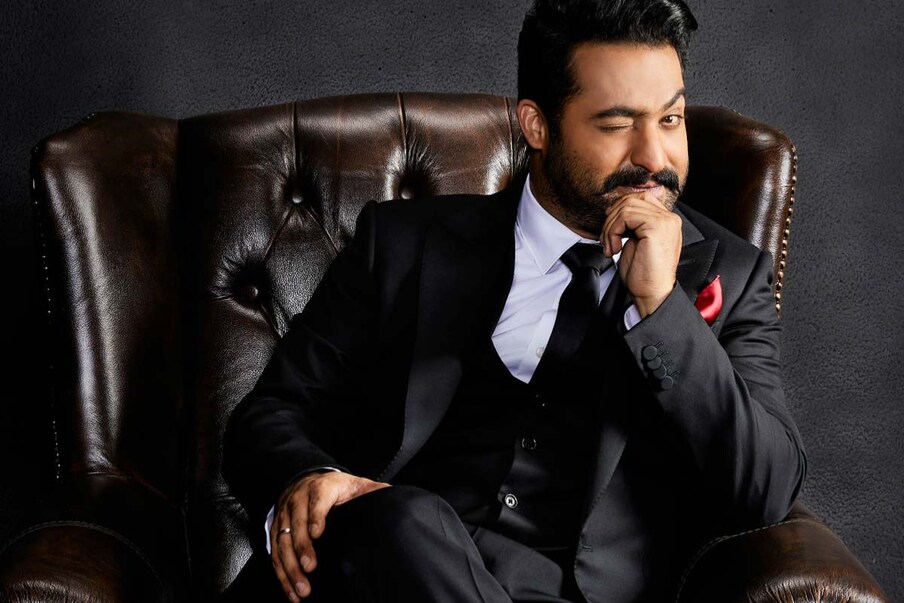  ఎన్టీఆర్ విషయానికొస్తే.. ఇప్పటికే  బిగ్‌బాస్ తెలుగు ఫస్ట్ సీజన్‌కు హోస్ట్‌గా వ్యవహరించి ఈ ప్రోగ్రామ్‌ను సూపర్ హిట్ చేసాడు. అంతకు ముందు ఎన్టీఆర్ ఈటీవీలో ‘భక్త మార్కండేయ’లో మార్కండేయ పాత్రలో అలరించారు. (Twitter/Photo)