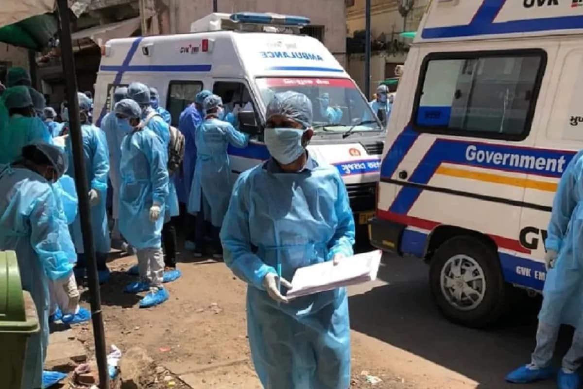  తాజాగా గడిచిన 24 గంటల్లో రాష్ట్ర వ్యాప్తంగా 35 వేల 922 పరీక్షలు నిర్వహించగా.. 6 వేల 582 కేసులు నిర్ధారణ అయ్యాయి. తాజా కేసులతో కలిపి ఇప్పటివరకు రాష్ట్రంలో 9లక్షల 62 వేల 037 మంది వైరస్‌ బారినపడినట్లు రాష్ట్ర వైద్యారోగ్య శాఖ వెల్లడించింది.