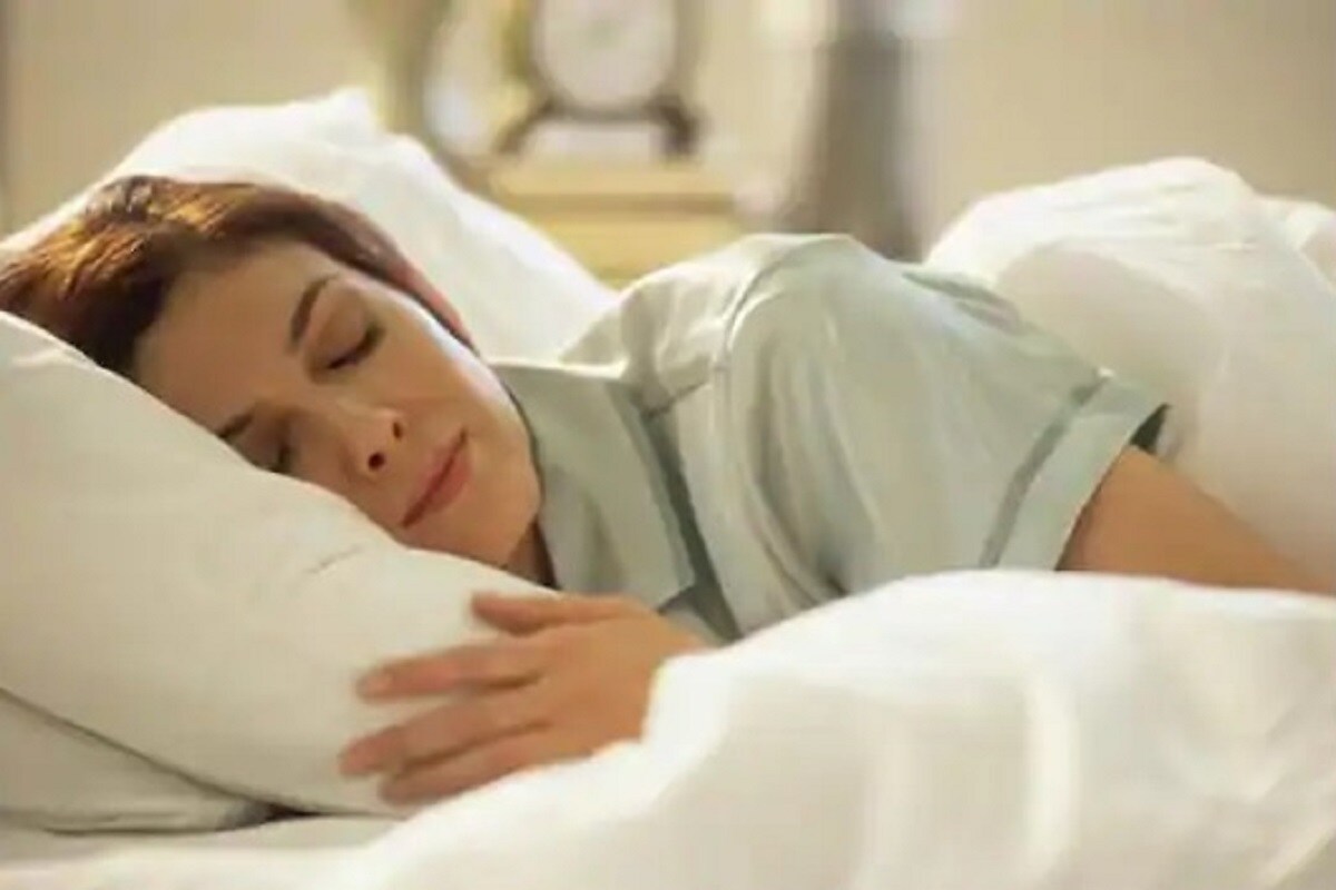  ఈ రుగ్మత కారణంగా ఆమె కొన్నిసార్లు ప్రమాదాల బారినపడ్డారు. ఓసారి స్విమ్మింగ్ ఫూల్‌లో ఉన్నప్పుడు నిద్రలోకి జారుకోగా స్నేహితులు కాపాడారు. మరోసారి నిల్చుని ఉన్నప్పుడు నిద్రపోవడంతో కిందపడి దెబ్బలు తగిలాయి. ఇలా పలు సందర్భాల్లో జరిగిందని బెల్లా తెలిపారు.(ప్రతీకాత్మక చిత్రం)