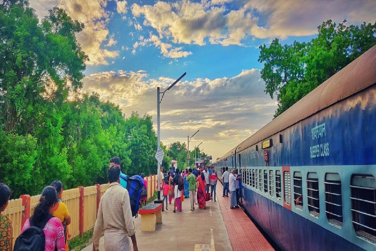  19. Train No 07237: బిట్రగుంట నుంచి చెన్నై సెంట్రల్ స్పెషల్ ట్రైన్ ను జూన్ 1 నుంచి 15 వరకు రద్దు చేశారు.(ప్రతీకాత్మక చిత్రం)