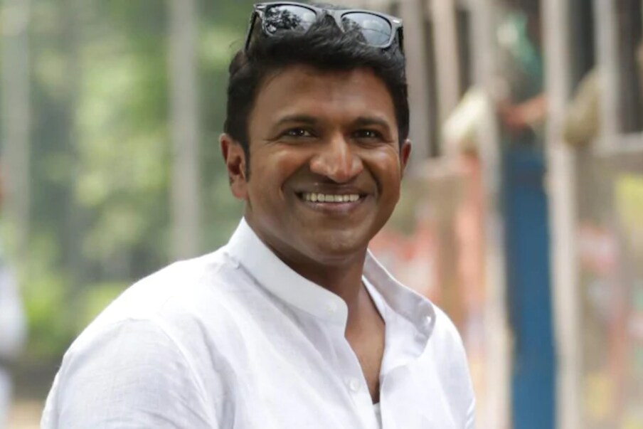  Puneeth Rajkumar | Puri Jagannadh : కన్నడ పవర్ స్టార్ పునీత్ రాజ్ కుమార్ హఠాన్మరణాన్ని ఆయన అభిమానులతో పాటు, సినీ సెలెబ్రిటీస్ ఇప్పటికీ జీర్ణించుకోలేకపోతున్నారు. పునీత్ రాజ్ కుమార్ 46 ఏళ్ల వయసులోనే గుండెపోటుతో మరణించడంతో తట్టుకోలేకపోయారు.  ఎంతో భవిష్యత్తు ఉన్న నటుడు అకాల మరణం కన్నడ చిత్ర పరిశ్రమతో పాటు భారతీయ చిత్ర పరిశ్రమ ఒక్కసారిగా ఉలిక్కి పడింది. 