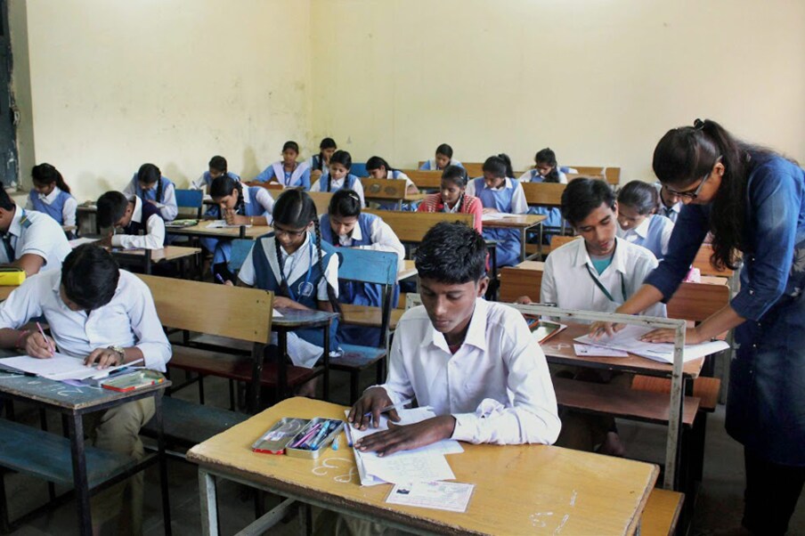  Telangana Model School Admissions: రాష్ట్రంలోని మోడల్ స్కూళ్లలో అడ్మిషన్ల గడువును అధికారులు మరో సారి పొడిగించారు. అర్హత, ఆసక్తి కలిగిన అభ్యర్థులు ఈ నెల 8 వరకు అప్లై చేసుకోవాలని సూచించారు. వెబ్ సైట్: http://telanganams.cgg.gov.in/(ప్రతీకాత్మక చిత్రం)