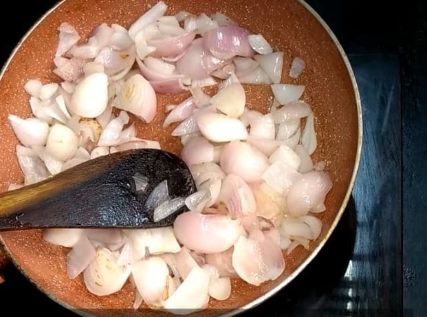  దాదాపు సగం వేగేవరకూ కలుపుతూ ఫ్రై చెయ్యాలి. (image credit - youtube)