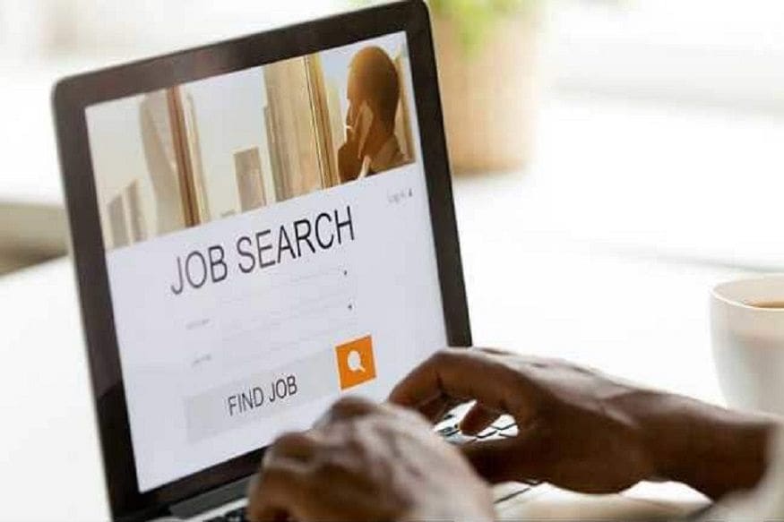  4. టెన్త్, ఇంటర్, డిగ్రీ పాస్ అయినవారు ఈ పోస్టులకు అప్లై చేయొచ్చు. కస్టమర్ అక్విజిషన్ అసోసియేట్ పోస్టులకు అప్లే చేసే అభ్యర్థులకు 2 వీలర్ తప్పనిసరిగా ఉండాలి. మంచి కమ్యూనికేషన్ స్కిల్స్ ఉండాలి. (ప్రతీకాత్మక చిత్రం)