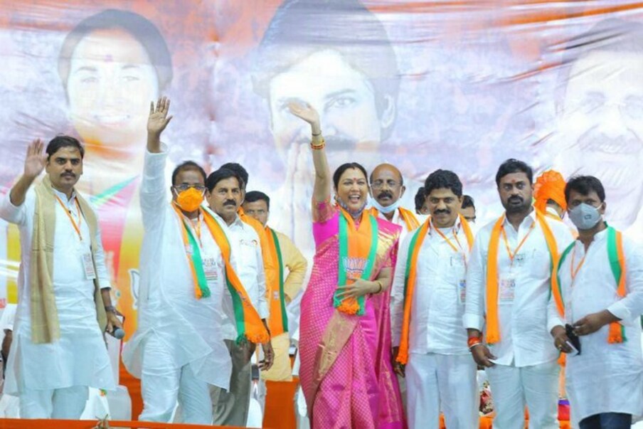  బిజేపీలో చేరిన సీనియర్ నటి హేమ (Hema joins in BJP)
