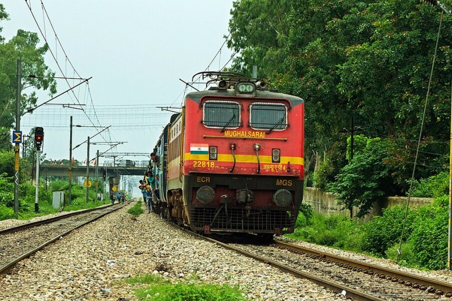  Train No. 01019: భువనేశ్వర్ నుంచి ముంబాయి వెళ్లే ట్రైన్ ను ఈ నెల 24, 25 తేదీల్లో రద్దు చేశారు.(ప్రతీకాత్మక చిత్రం)
