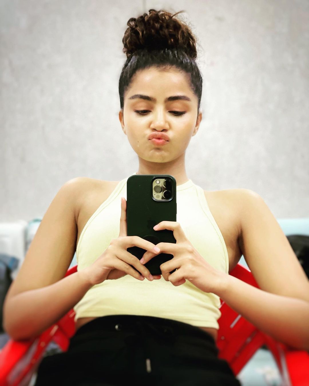  అనుపమ హాట్ ఫోటో షూట్  Photo: Instagram