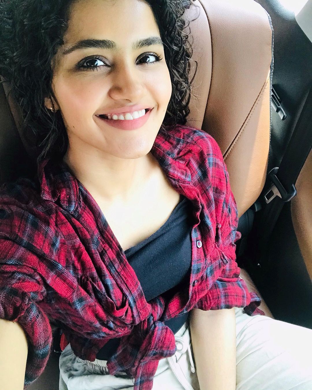  అనుపమ హాట్ ఫోటో షూట్  Photo: Instagram