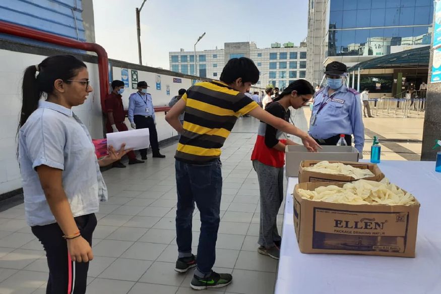  4. 2021 ఏప్రిల్ 16న ఇచ్చిన సర్క్యులర్‌లో ఇచ్చిన ఆప్షన్స్‌ని రద్దు చేస్తున్నామని, విద్యార్థులు, ఉపాధ్యాయుల భద్రతే తమకు ముఖ్యమని ఆయన ప్రకటించారు. పరీక్షలకు హాజరు కావాలా వద్దా అన్న ఆప్షన్లను గతంలో ప్రకటించింది CISCE. కానీ ఇప్పుడు ఆ ఆప్షన్లను రద్దు చేస్తూ నిర్ణయం తీసుకుంది. (ప్రతీకాత్మక చిత్రం)