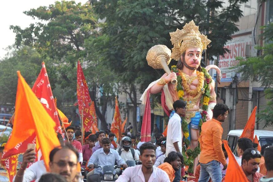  ఈ శోభాయాత్ర‌లో 21 మందికి మించి పాల్గొన‌వ‌ద్ద‌ని హైకోర్టు ఆదేశించింది. ఒక బైక్‌పై ఒక్క‌రే శోభాయాత్ర‌లో పాల్గొనాలని ఆదేశించింది.(ఫైల్ ఫొటో-Image: AP)