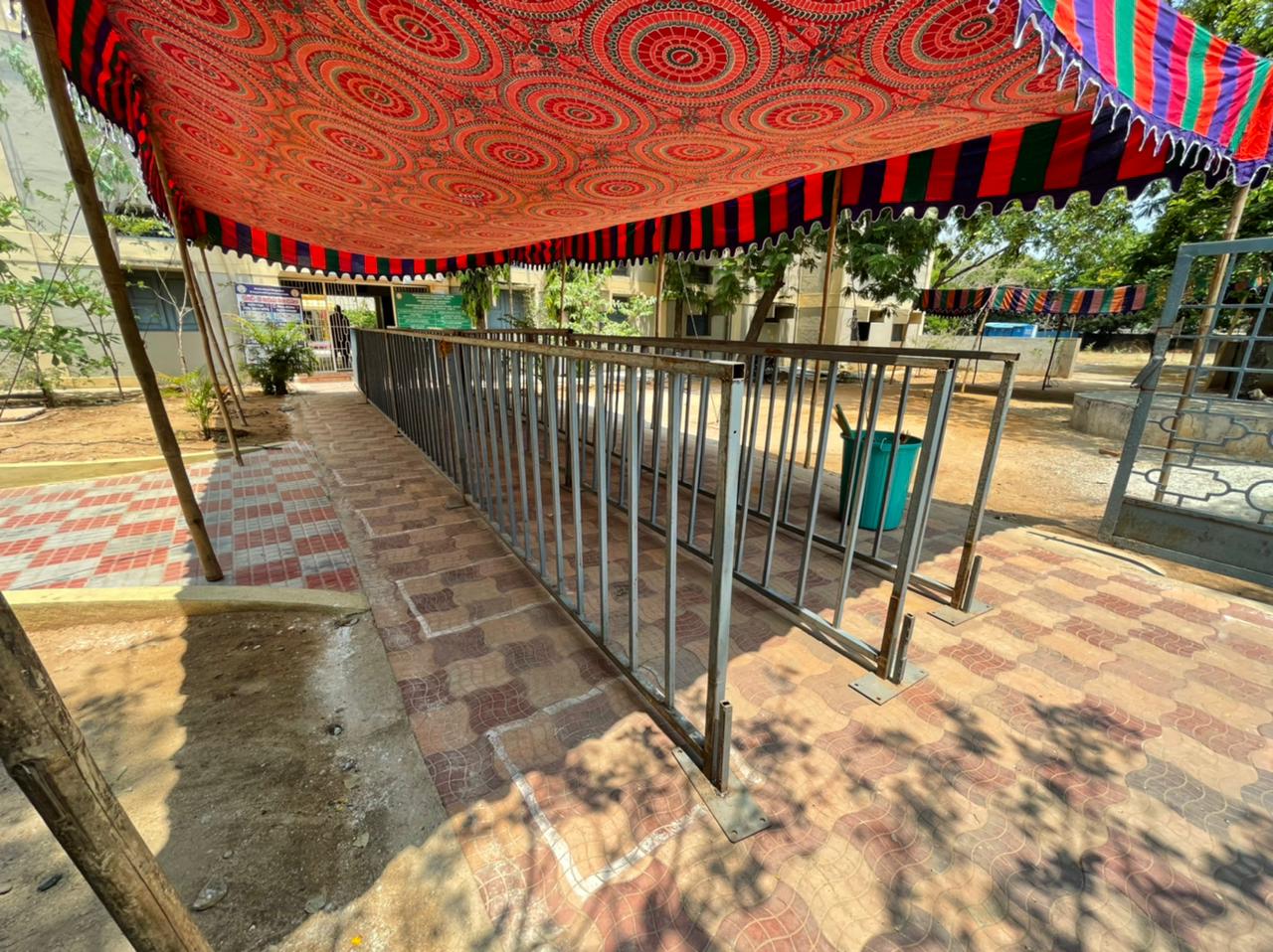  ఆంధ‌్రప్రదేశ్‌లో ఉత్కంఠ కలిగిస్తున్న తిరుపతి లోక్‌సభ పరిధిలో మొత్తం ఓటర్ల సంఖ్య 17 లక్షల 40 వేల ఓటర్లు ఉన్నారు. ఇందులో పురుష ఓటర్ల సంఖ్య 8 లక్షల 38 వేల 540. మహిళలు 8 లక్షల 71 వేల 943. తిరుపతి లోక్‌సభ పరిధిలో మొత్తం ఏడు అసెంబ్లీ నియోకవర్గాలున్నాయి. నెల్లూరు జిల్లాలో నాలుగు అసెంబ్లీ సెగ్మెంట్లు వుండగా, చిత్తూరు జిల్లాలో మూడున్నాయి.