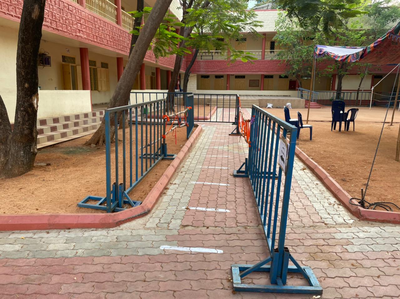  మొత్తం పోలింగ్ కేంద్రాల సంఖ్య 2 వేల 470 ఉన్నాయి. సర్వేపల్లి నియోజకవర్గంలో 339 సెంటర్లు, గూడూరు 366, సూళ్లూరుపేట 343, వెంకటగిరు 366, తిరుపతి 382, శ్రీకాళహస్తి 362, సత్యవేడు 312 కేంద్రాలు. 877 పోలింగ్ సెంటర్లను అత్యంత సమస్యాత్మకంగా గుర్తించారు పోలీసులు.