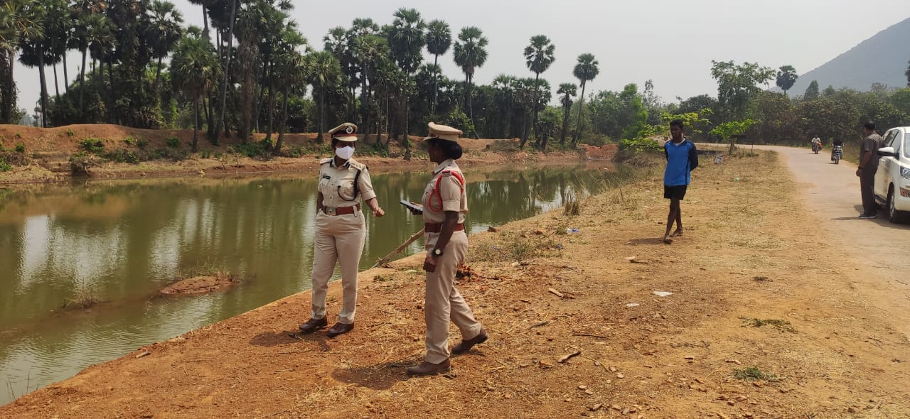  ప్రసాదు హత్య విషయం గ్రామంలో ఎవ్వరికీ అనుమానం రాకుండా ముందుగానే ప్రసాదు వ్యసనపరుడని, చీపురుపల్లి పండగకు వెళ్లిన ప్రసాదు తిరిగి రాలేదని సీతమ్మ, సత్యంలు నెల్లిమర్ల పోలీస్ స్టేషన్ లో ఫిర్యాదు చేసారు. అప్పుడప్పుడు ఇలా ఇంట్లో చెప్పకుండా వెళ్లిపోతుంటాడని గ్రామస్థులను సీతమ్మ, సత్యం దంపుతులు నమ్మించారు. దీంతో ఎవరికీ అనుమానం రాలేదు.