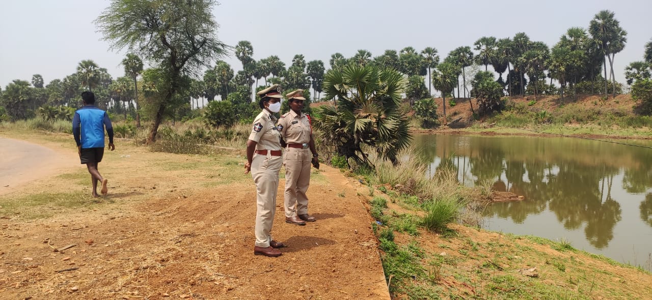  మరుసటి రోజు చెరువులో మ్ళత దేహం ఉండడం గమనించిన గ్రామస్తులు .. పోలీసులకు ఫిర్యాదు చేయడం, పోలీసులు వచ్చి అది ప్రసాదు మృతదేహంగా గుర్తించి కేసు నమోదు చేసి దర్యాప్తు చేపట్టారు. ఈ మృతి వెనుక ఉన్న భయంకర నిజాలను వెలికి తీశారు. మ్ళతదేహానికి తాళ్లు, టేపు ఉండడం చూసి హత్యగా కేసును గుర్తించి దర్యాప్తును ముమ్మరం చేసారు. హత్య కు పథకం వేసిన సీతమ్మ, ఆమెకు సహాయం చేసిన పున్నపురెడ్డి సత్యం, పున్నపురెడ్డి రామారావు, జువైనెల్ అయిన రమణ అలియాస్ సంతోష్, యడ్ల రాంబాబులను అరెస్టు చేసి రిమాండుకు తరలించారు.