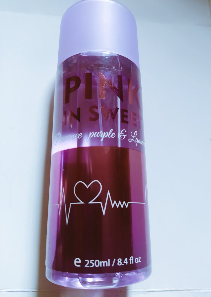  Lavender scents: సమాజాన్ని ఇష్టపడేవారికి లావెండర్ సెంట్లు బాగా నచ్చుతాయి. ఈ తరహా వారు తమ ఫ్రెండ్స్, కుటుంబ సభ్యులు, తెలిసిన వారితో కలిసిమెలిసి ఉంటారు. పార్టీలు, వేడుకల్లో పాల్గొంటారు. వీరు ఇతరులతో స్నేహం చెయ్యడానికి ఎప్పుడూ సిద్ధంగా ఉంటారు. తమ ఆసక్తిని బయటకు ఈజీగా వ్యక్తం చేస్తారు. వీరి చుట్టుపక్కల ఎవరైనా బాధతో ఉంటే... వీళ్లు వాళ్లను ఆ బాధ నుంచి బయటపడేస్తారు. అందువల్ల వీరు ఉన్న చోట బోర్ అన్నది ఉండదు. (image credit - twitter) (Disclaimer: The information and information provided in this article is based on general information. Telugu News 18 does not confirm these. Please contact the relevant expert before implementing them.)