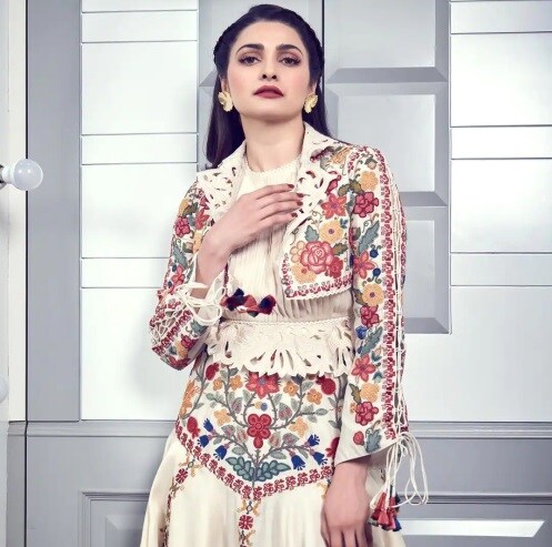  అయినప్పటికీ ఆ దర్శకుడు తనను వదల్లేదని.. ఆ తరువాత కూడా ఇందుకోసం తనకు ఫోన్ చేశాడని తెలిపింది.