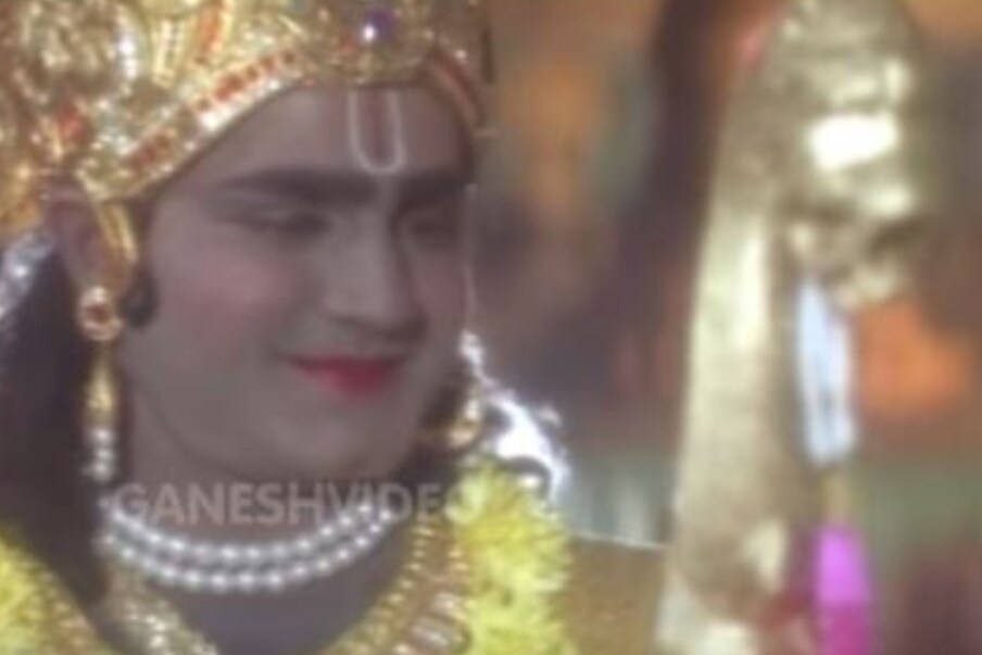  రామాయణం అంటే రాముడి నడిచిన మార్గం అనే అర్థం వుంది. తండ్రి మాట కోసం రాముడు వనవాసం చేశాడు. ఇంతలో సతాపహరణం జరిగింది. రావణ సంహారం చేసి సీతను కైవసం చేసుకుంటాడు రాముడు. ఇదీ మూడు ముక్కల్లో రామాయణం. ఇక నవతరం నాయకుల్లో శ్రీకాంత్ ‘దేవుళ్లు’ సినిమాలో రాముడిగా కాసేపు కనిపించి మెప్పించడం విశేషం. (Youtube/Credit)