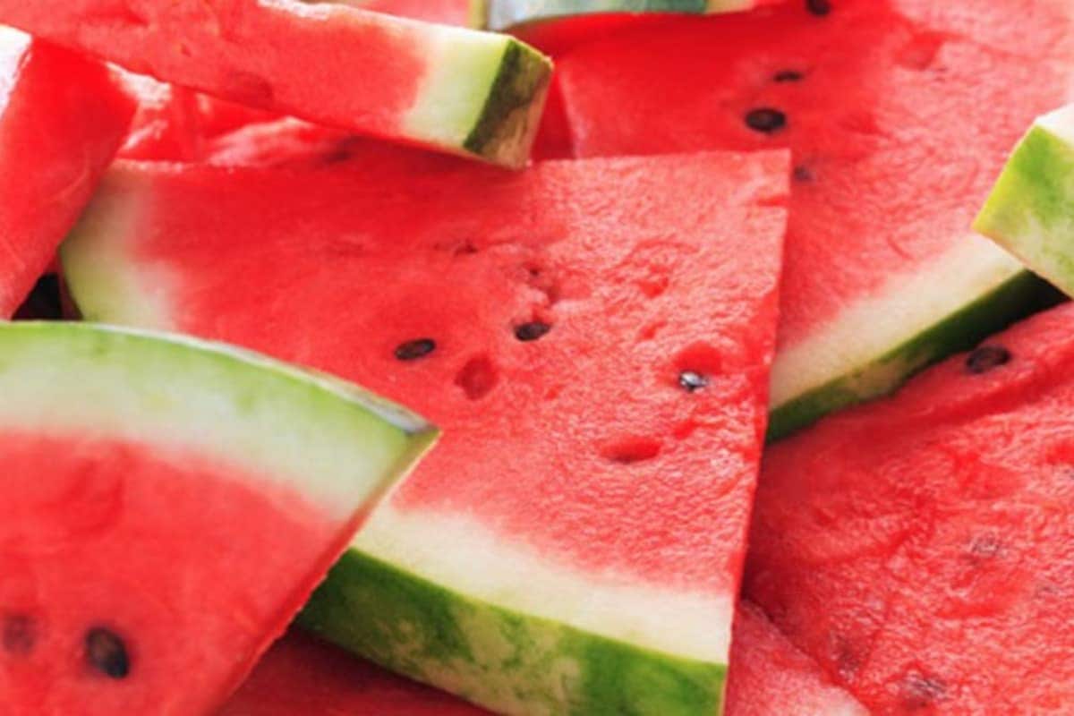  Heals wounds: పుచ్చకాయ గింజల్లో L-ఆర్గినిన్ (arginine) అనే అమైనా యాసిడ్ ఉంది. ఇది నైట్రిక్ యాసిడ్ లెవెల్స్ పెరిగేలా చేస్తుంది. ఫలితంగా త్వరగా గాయాలు తగ్గుతాయి.