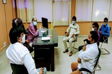 Telangana Journalist: కరోనాతో మరణించిన జర్నలిస్టు కుటుంబాలకు సాయం.. నేటి నుంచి ఆర్థిక సాయం Telangana Journalist: కరోనాతో మరణించిన జర్నలిస్టు కుటుంబాలకు సాయం.. నేటి నుంచి ఆర్థిక సాయం