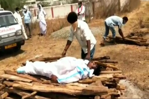 కుటుంబాలపై కరోనా కాటు