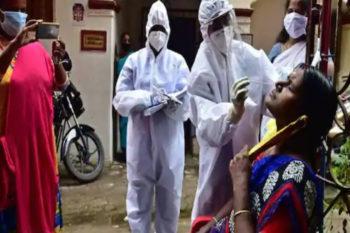  ఆంధ్రప్రదేశ్‌లో రోజు రోజుకూ పెరుగుతున్న కేసులు చూస్తే భయం వెంటాడుతోంది. సెకండ్‌ వేవ్‌లో కరోనా మహమ్మారి మరింత వేగంగా వ్యాపిస్తోంది. కేసులకు తోడు మరణాలు కూడా పెరగడం ఆందోళన పెంచుతోంది.