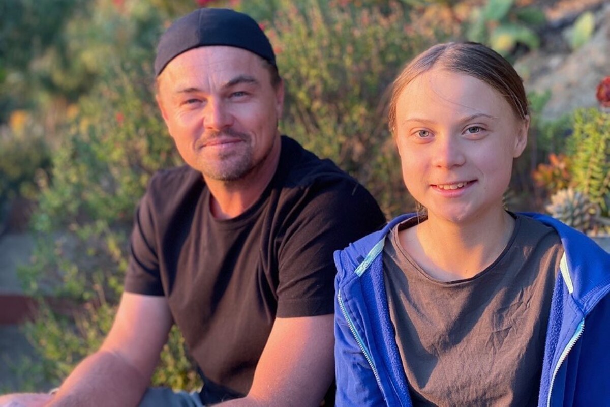  B Blood Type Personality: B బ్లడ్ గ్రూపు వారు తమ క్రియేటివిటీతో ఫేమస్ అవుతారు. వేగంగా నిర్ణయాలు తీసుకుంటారు. ఇతరుల నుంచి ఆర్డర్లు తీసుకునే విషయంలో మాత్రం అంత సమర్థంగా పనిచెయ్యలేరు. దేనిపైనైనా శ్రద్ధ పెట్టారంటే... పూర్తిగా దానిపై ఏకాగ్రత చూపించగలరు. ఓ లక్ష్యం పెట్టుకున్నాక అది నెరవేరకపోయినా... దాన్ని వదలరు. మళ్లీ మళ్లీ ట్రై చేస్తూనే ఉంటారు. మనసులో చాలా స్ట్రాంగ్‌గా ఉంటారు. ఏదైనా కోరుకుంటే... ప్రపంచంలో ది బెస్ట్‌గా అది ఉండాలని మనసులో బలంగా ఫిక్స్ అవుతారు. వీళ్లు ఒకేసారి ఎక్కువ పనులు చెయ్యలేరు. ఒక్కోసారి ఒకే దానిపై ఎక్కువ శ్రద్ధ పెట్టి... మిగతా వాటిని నిర్లక్ష్యం చేస్తుంటారు. లోతుగా వేగంగా ఆలోచిస్తారు. ఇతరుల మైండ్ సెట్‌ని ఈజీగా అర్థం చేసుకోగలరు. వీళ్లకు సవాళ్లు నచ్చవు. ఇతరులతో పోటీలు, వివాదాలు నచ్చవు. నమ్మదగిన స్నేహితులుగా మారతారు. కొన్ని సమయాల్లో స్వార్థం, నిస్సహాయం వంటి లక్షణాల వల్ల ఇతరుల నుంచి విమర్శలు ఎదుర్కొంటారు. B గ్రూప్ వారిలో ఈ సమాజం ఎక్కువగా నెగెటివ్ లక్షణాలనే చూస్తుంది. అందువల్ల వీళ్లు ఒంటరి అవుతుంటారు. ఒక్కోసారి వీళ్లే దూరంగా జరిగిపోతారు. వీళ్లను అంచనా వెయ్యడం కష్టం. విన్స్ యంగ్, లియోనార్డో డికాప్రియో, జాక్ నికల్సన్ ఈ గ్రూప్‌కి చెందినవారే. (image credit - instagram - leonardodicaprio)