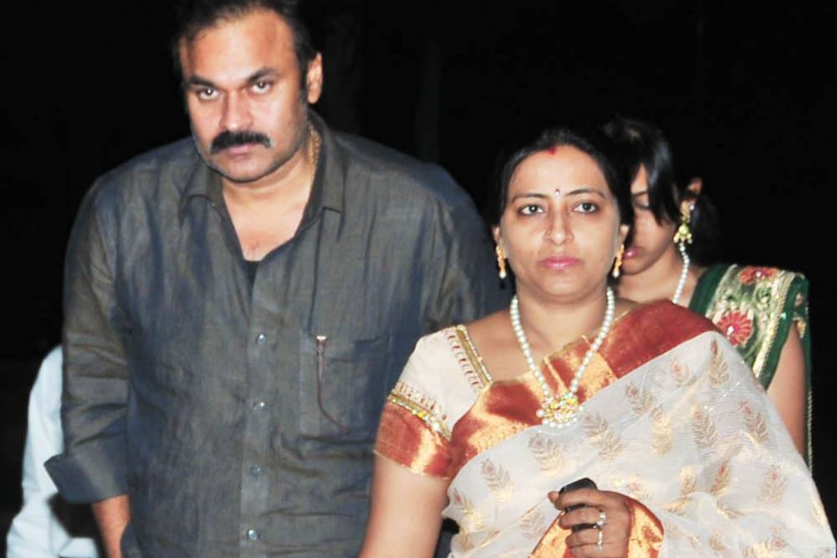 Naga Babu wife warning: ఎక్స్ ట్రాలు చేస్తే పీక కోస్తా.. నాగబాబు భార్య  స్ట్రాంగ్ వార్నింగ్.. | Mega Brother Naga Babu wife Padmaja Konidela strong  warning to her husband about second marriage pk ...