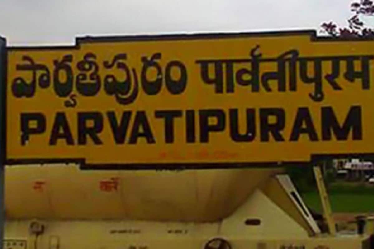  ఇప్పటికే కరోనా కేసులు భారీగా పెరిగాయని. ఇంకా ప్రబలకుండా తమ వంతుగా సంఘం తరఫున స్వచ్ఛంద లాక్‌డౌన్‌కు మద్దతు ఇస్తున్నామన్నారు. లాక్‌డౌన్‌ కాలంలో ఉదయం 6 గంటల నుంచి మధ్యాహ్నం 2 గంటల వరకు మాత్రమే షాపులు తెరిచి ఉంచుతామన్నారు. షాపులకు వచ్చే కొనుగోలుదారులంతా మాస్కులు ధరించి వస్తేనే నిత్యావసర సరుకులు ఇస్తామని, కొనుగోలు దారులు ఈ విషయాన్ని గమనించాలన్నారు.