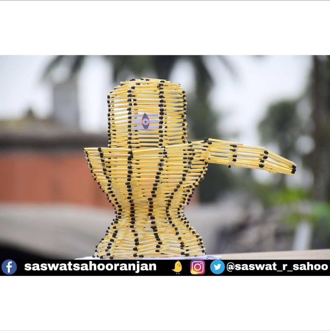  సస్వత్ దగ్గర్లోని ఓ కిరాణా షాపుకి వెళ్లి... అగ్గిపెట్టెల బాక్సులను కొని తెచ్చుకున్నాడు. షాపతను... 