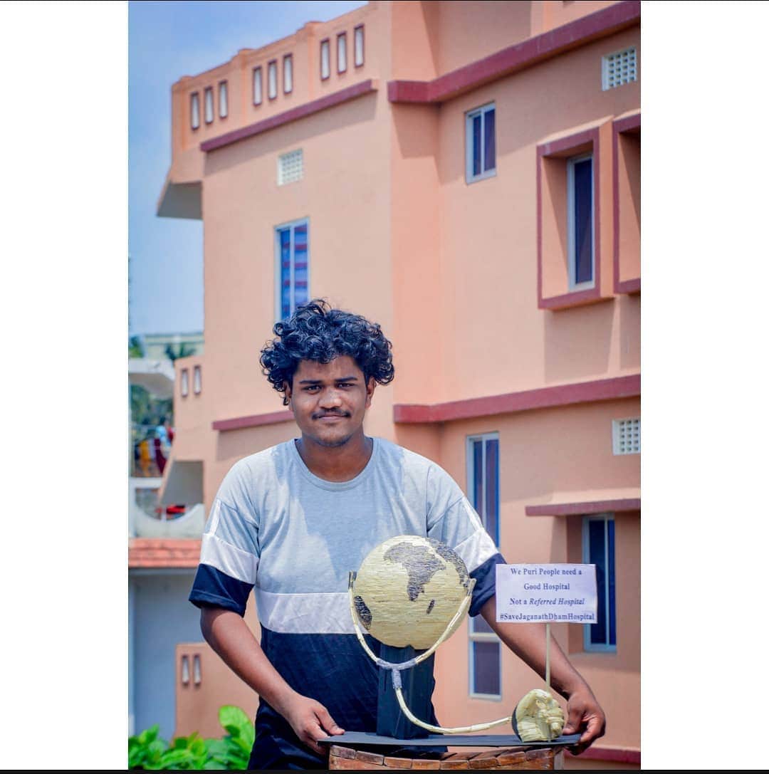  ఈ కళకు ప్రాణం పోసింది కరోనా లాక్‌డౌన్. గతేడాది లాక్‌డౌన్‌ సమయంలో ఇంట్లోనే ఉన్న సాహూ బోర్ కొచ్చి ఏదైనా చెయ్యాలని డిసైడ్ అయ్యాడు. అగ్గిపుల్లలతో బొమ్మలు చేస్తే ఎలా ఉంటుంది అని ఆలోచించాడు. ఏదో పనీ పాటా లేనివి కాకుండా... ఆర్మీ యుద్ధ ట్యాంక్, రేడియో, పూరి జగన్నాథ స్వామి వంటి వారిని అగ్గిపుల్లలతో తయారుచేస్తున్నాడు. (image credit - instagram - saswat_r_sahoo)