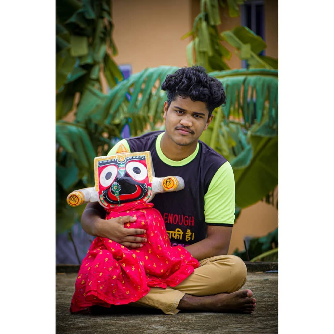  ప్రస్తుతం ఇలాంటి యూనిక్ బొమ్మలతో సాహు... స్థానికంగా సెలెబ్రిటీ అయ్యాడు. అతని కెరీర్ మరింత దూసుకుపోవాలని కోరుకుందాం. (image credit - instagram - saswat_r_sahoo)