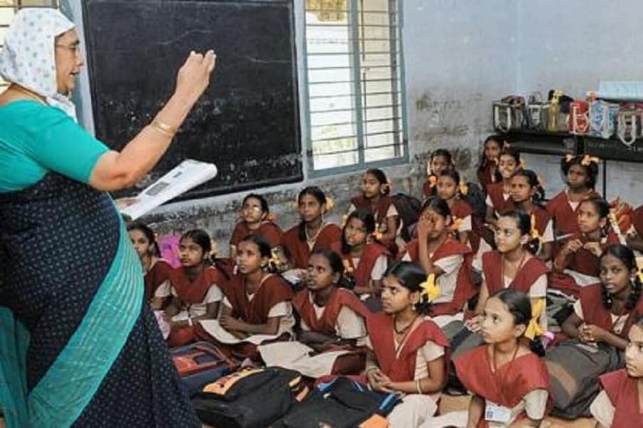  ఒక్కో కుటుంబంలో ఇద్దరు, ముగ్గురు ఉంటే అందరికీ ఆ ప్రయోజనం కలిగించాలని ప్రభుత్వం ఇప్పటికే నిర్ణయం తీసుకోగా అధికారులు వాటిని అమలు చేశారు.