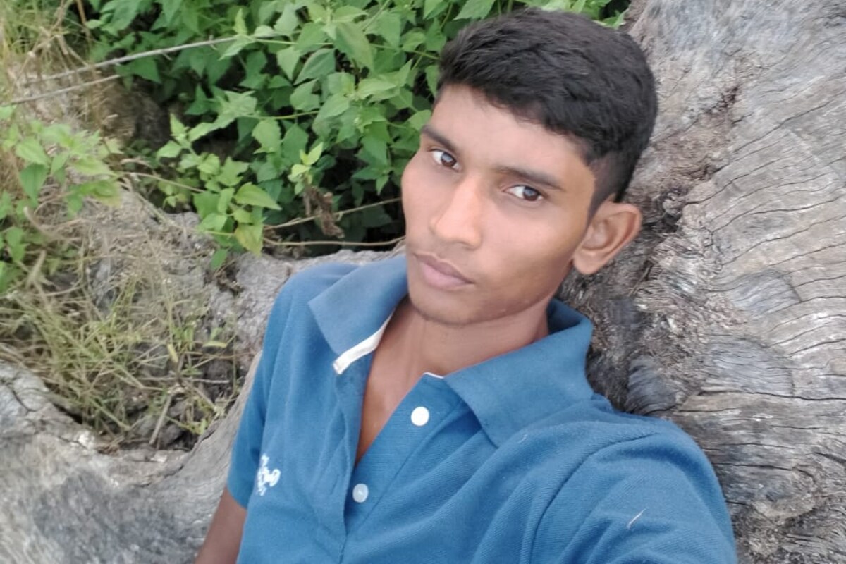  రోజు రోజుకూ మానవత్వం మాయమైపోతోంది. కంటేనే అమ్మ కాదు.. పెంచినా అమ్మ ప్రేమకు ఏదీ సాటి రాదంటారు. అలాంటి అమ్మ.. తన అక్రమ సంబంధానికి అడ్డొస్తున్నాడే అక్కసుతో కొడుకునే హత్య చేయించింది. 24 ఏళ్ల పాటు పెంచి పెద్దవాడిని చేసి ఆ తల్లే ఇప్పుడు ఆ కొడుకు పాలిట రాక్షసిగా మారింది. నాన్న ఉండగా మరొకరితో సంబంధ ఎందుకు అని ప్రశ్నించిన చిన్న కారణంతో అతడి నిండు నూరేళ్ల జీవితాన్ని 24 ఏళ్లకే అంతమయ్యేలా చేసింది.