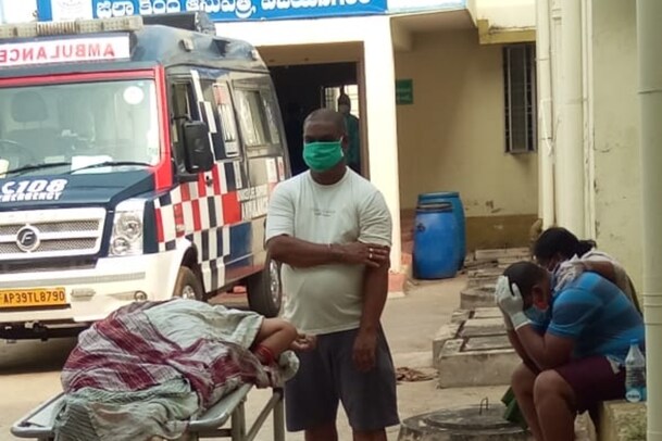 మహారాజ ప్రభుత్వ ఆస్పత్రిలో విషాదం? ఆక్సిజన్ సరఫరా ఉందా? మరి ఎలా మృతి చెందారు