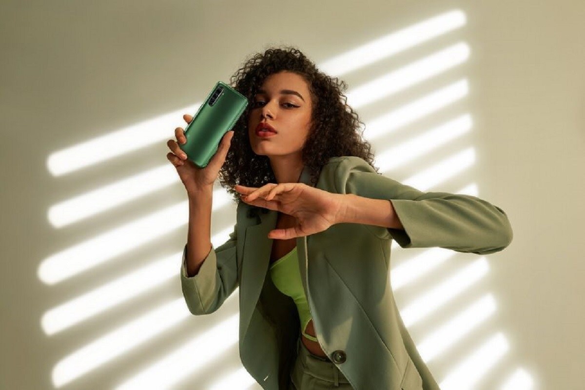  1. రియల్‌మీ ఎక్స్50 ప్రో 5జీ... ఇండియాలో రిలీజ్ అయిన తొలి 5జీ స్మార్ట్‌ఫోన్ ఇది. ఇప్పుడు ఈ 5జీ స్మార్ట్‌ఫోన్ భారీ డిస్కౌంట్‌తో లభిస్తోంది. ఫ్లిప్‌కార్ట్ షాప్ ఫ్రమ్ హోమ్ డేస్ సేల్‌లో ఈ స్మార్ట్‌ఫోన్‌పై రూ.17,000 డిస్కౌంట్ పొందొచ్చు. (image: Realme India)