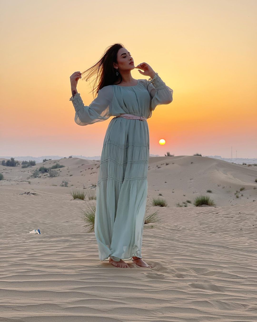  మహిరా శర్మ ఎడారిలో. (Image: Instagram)