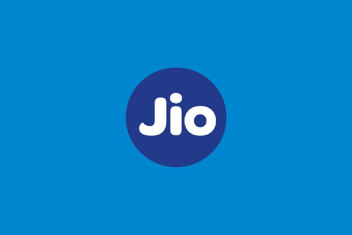  Jio Rs 999 plan: జియో అందించే బెస్ట్ ప్లాన్లలో ఇది ఒకటి. ఈ ప్లాన్లతో రీచార్జ్ చేసుకుంటే 84 రోజుల పాటు నిత్యం 3జీబీ డేటా లభిస్తుంది. అంటే మొత్తం 252 జీబీ డేటాను వాడుకోవచ్చు. నిత్యం 100 ఎస్ఎంఎస్ లను పంపించుకోవచ్చు. అన్ లిమిటెడ్ కాలింగ్ సదుపాయం ఉంటుంది.(ప్రతీకాత్మక చిత్రం)