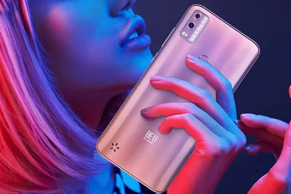  కరోనా మరియు లాక్డౌన్ సమయంలో స్మార్ట్ఫోన్ల డిమాండ్ పెరిగింది. ఈ నేపథ్యంలో పేటీఎం వివిధ కంపెనీల స్మార్ట్‌ఫోన్‌లపై భారీ డిస్కౌంట్లను అందిస్తోంది. ఆఫర్లు అందిస్తున్న ఫోన్లలో ఎల్జీ, సాంసంగ్, మోటరోలా తదితర కంపెనీలకు చెందిన బ్రాండెడ్ ఫోన్లు ఉన్నాయి.