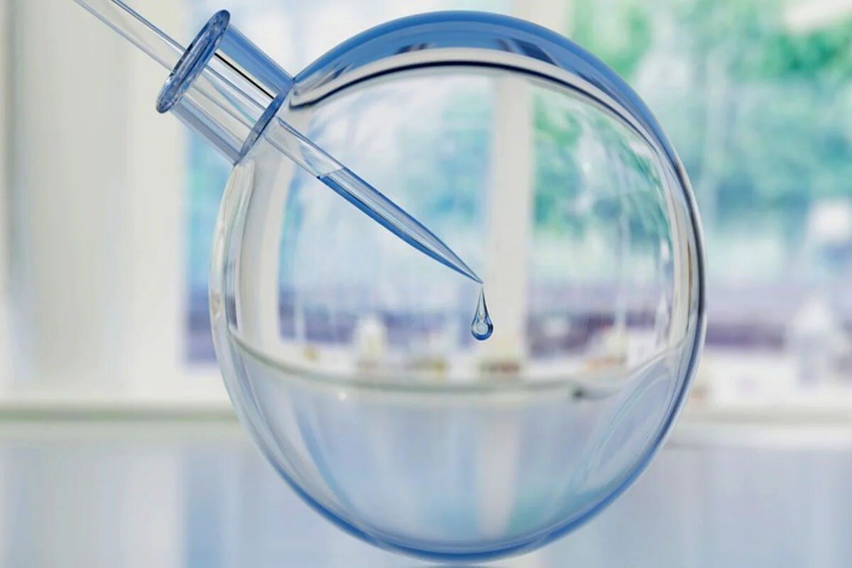  రష్యాలో కూడా స్టేట్ రీసెర్చ్ సెంటర్ ఫర్ వైరాలజీ అండ్ బయోటెక్నాలజీ ఉంది. అక్కడ కంటిన్యూగా వైరస్‌లు, బ్యాక్టీరియా... వాటి ద్వారా వచ్చే వ్యాధులపై పరిశోధనలు జరుగుతూ ఉన్నాయి. 1974లో నిర్మించిన ఆ ల్యాబ్... స్మాల్‌పాక్స్ (smallpox), హెపటైటిస్ (hepatitis) పై లోతైన పరిశోధనలు జరిపింది. ఐతే... ఈ ల్యాబ్‌లో కూడా ప్రమాదాలు జరిగాయి. 2004లో ఓ పరిశోధకుడు... స్వయంగా ఎబోలా (Ebola) వైరస్‌ను ఎక్కించుకొని... 2 వారాల తర్వాత చనిపోయాడు. 2019 సెప్టెంబర్‌లో విక్టర్‌లో గ్యాస్ బ్లాస్ట్ జరిగింది. ఈ ప్రమాదంలో థర్డ్ డిగ్రీ గాయాలతో కొంతమంది ఆస్పత్రిపాలయ్యారు. అప్పుడు ఏ వైరస్‌లూ బయటకు రాలేదు. (Symbolic image) (pixabay)